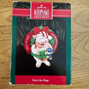 Hallmark 1992 Deck the Hogs with Boughs of Holly Ornament